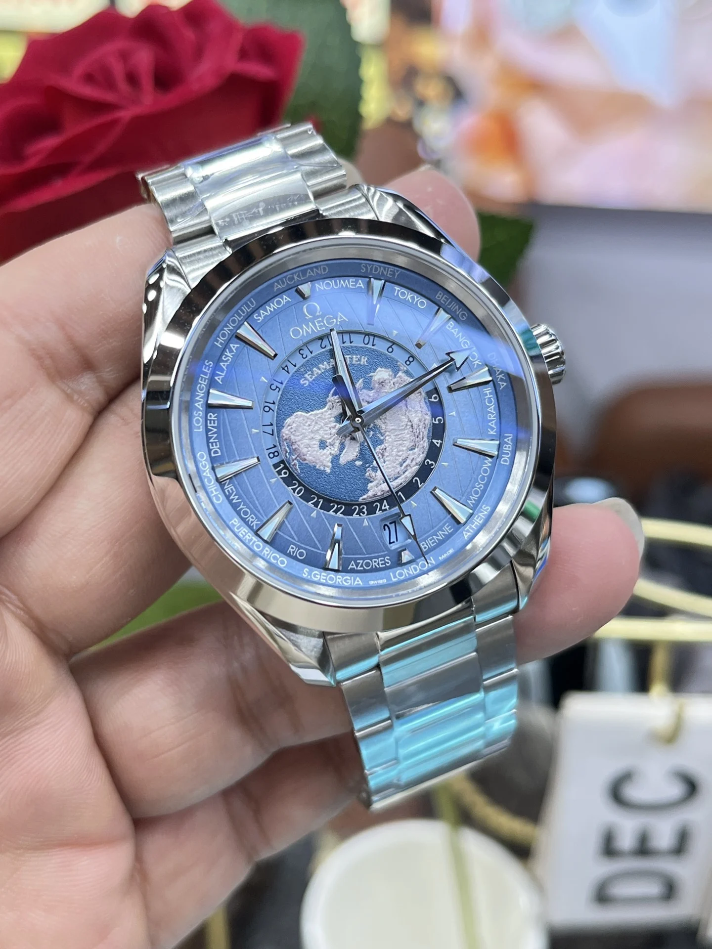 VS Gradient Blue World Time / 8903 Solid Sole / 43mm GMT — photographed off the sweep