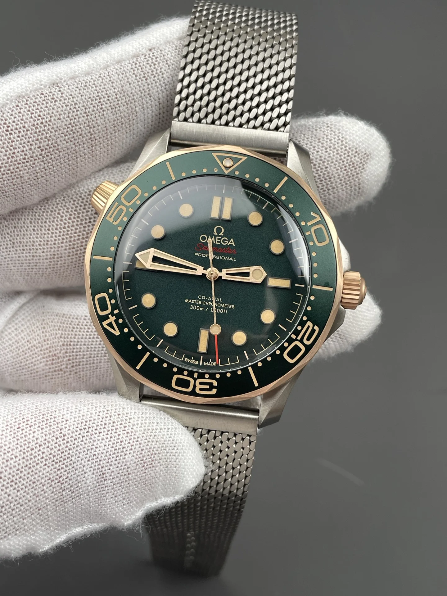 VS No Time to Die 007 bronze titanium case / 42mm / 2824 movement — photographed off the sweep
