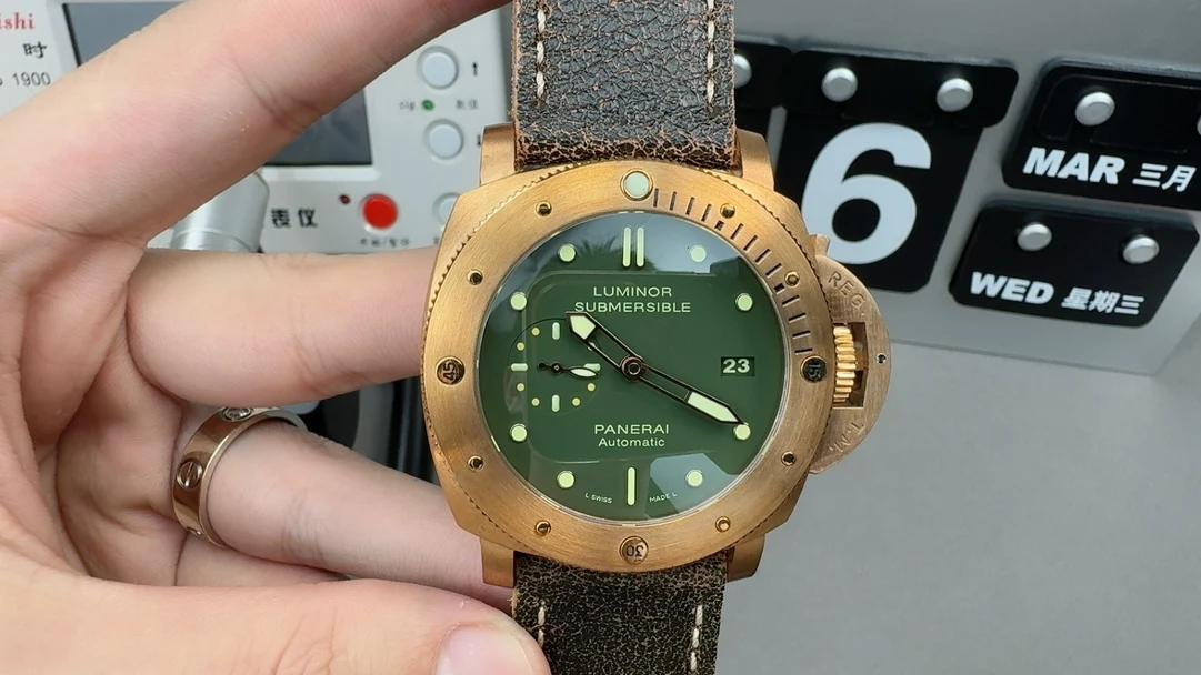 VS Peyton 382 reference bronze — photographed off the sweep