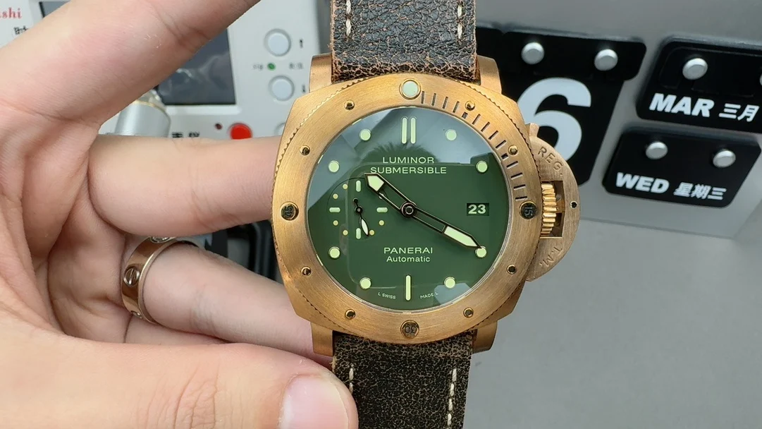 VS Peyton 382 reference bronze — photographed off the sweep