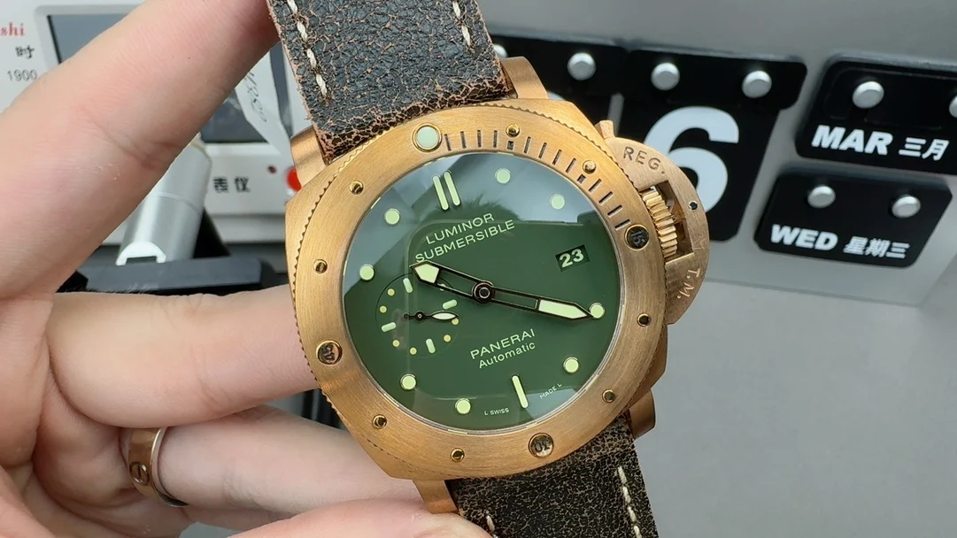 VS Peyton 382 reference bronze — photographed off the sweep