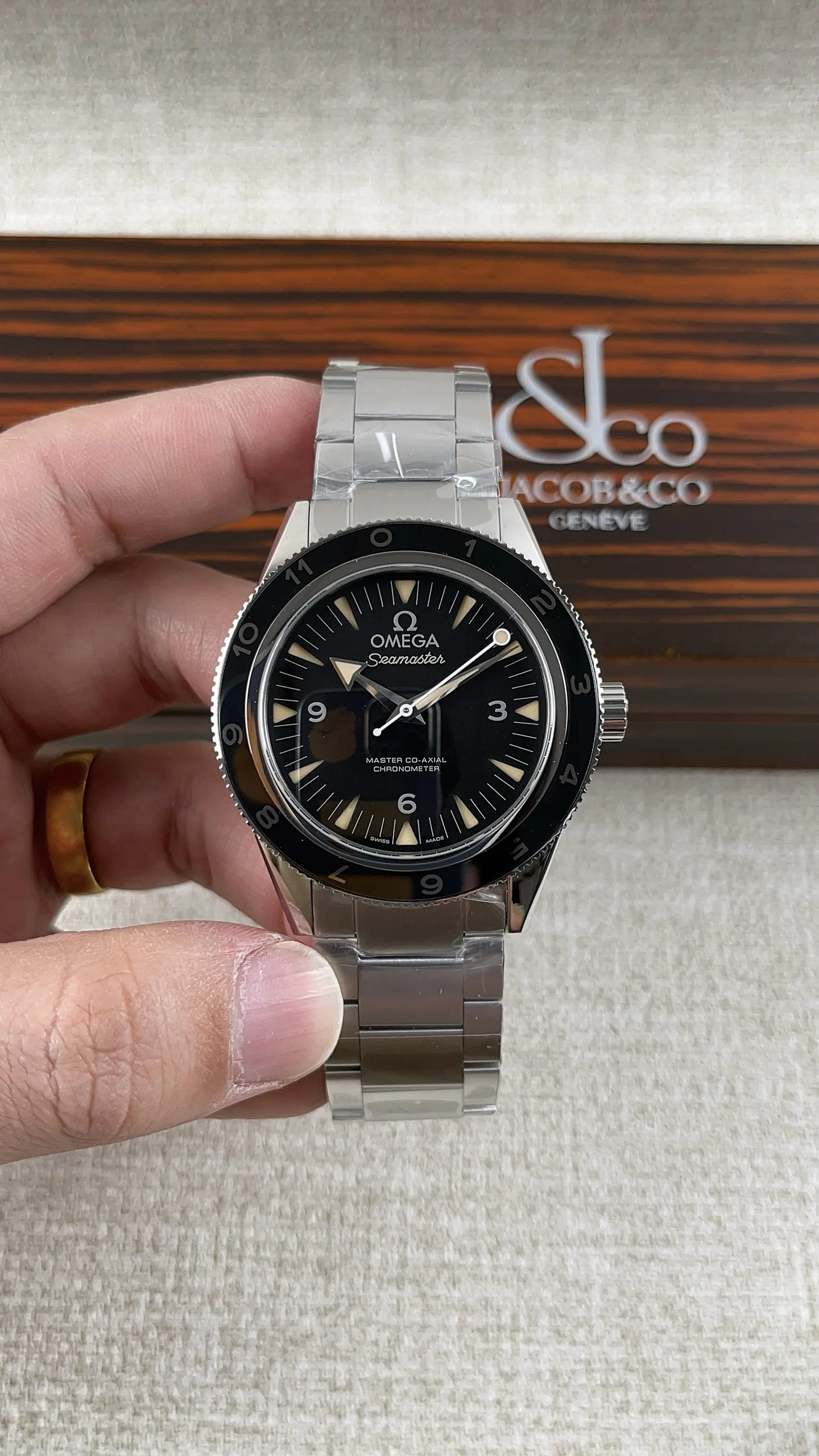 VS Spectre 8400 movement 41mm — photographed off the sweep