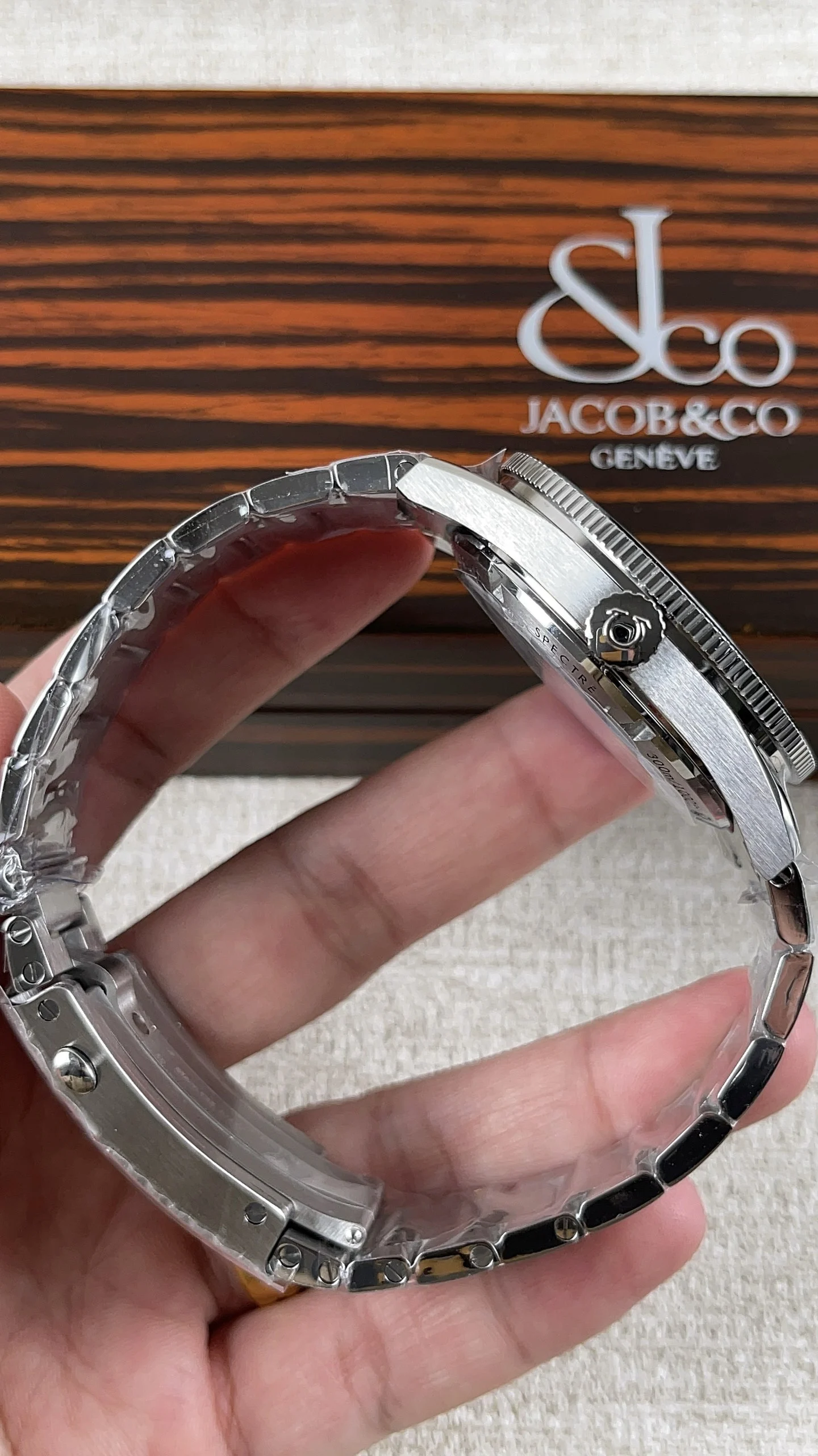 VS Spectre 8400 movement 41mm — photographed off the sweep