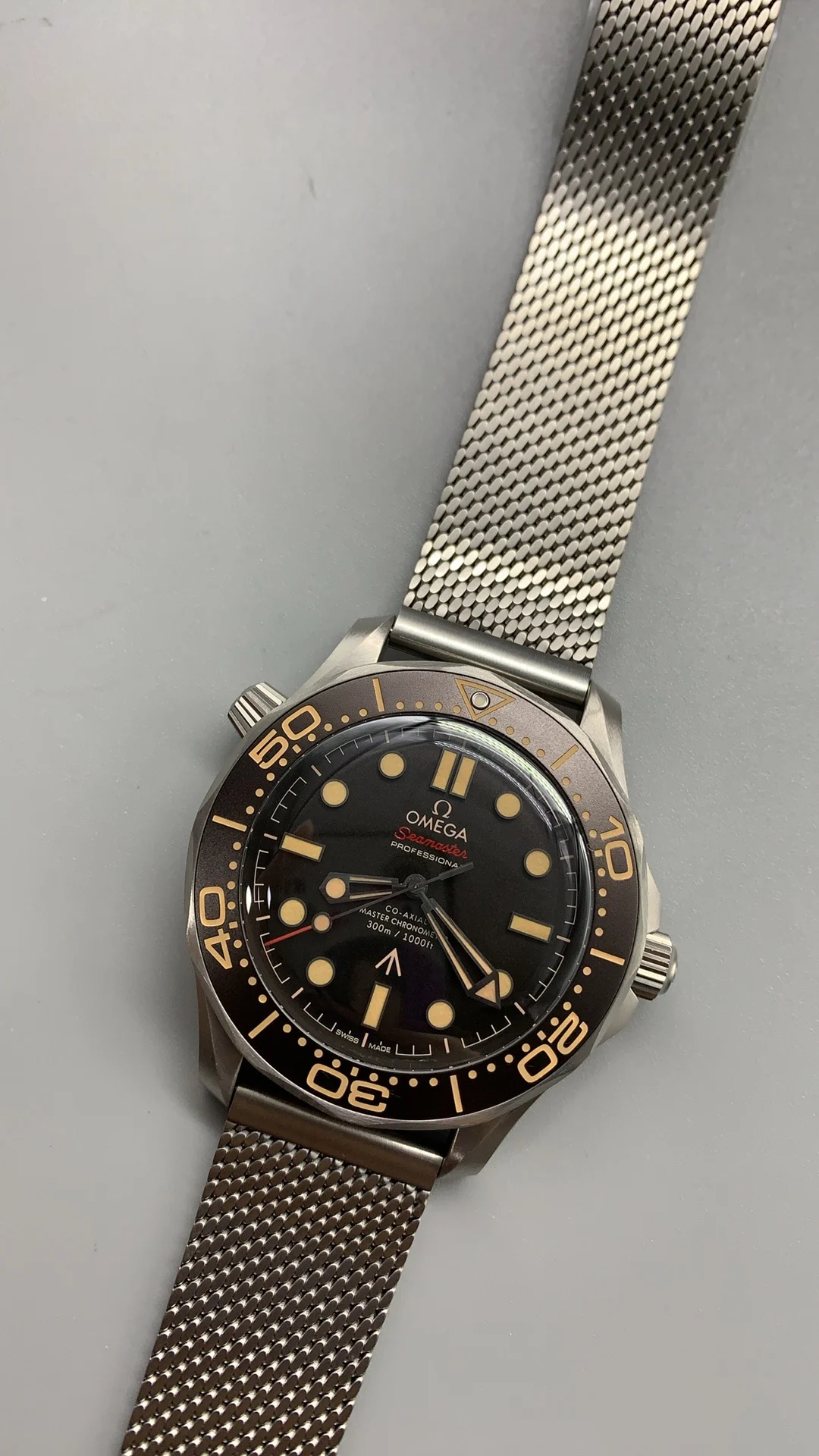 VSF, flawless titanium, 007, new movement, new strand — photographed off the sweep