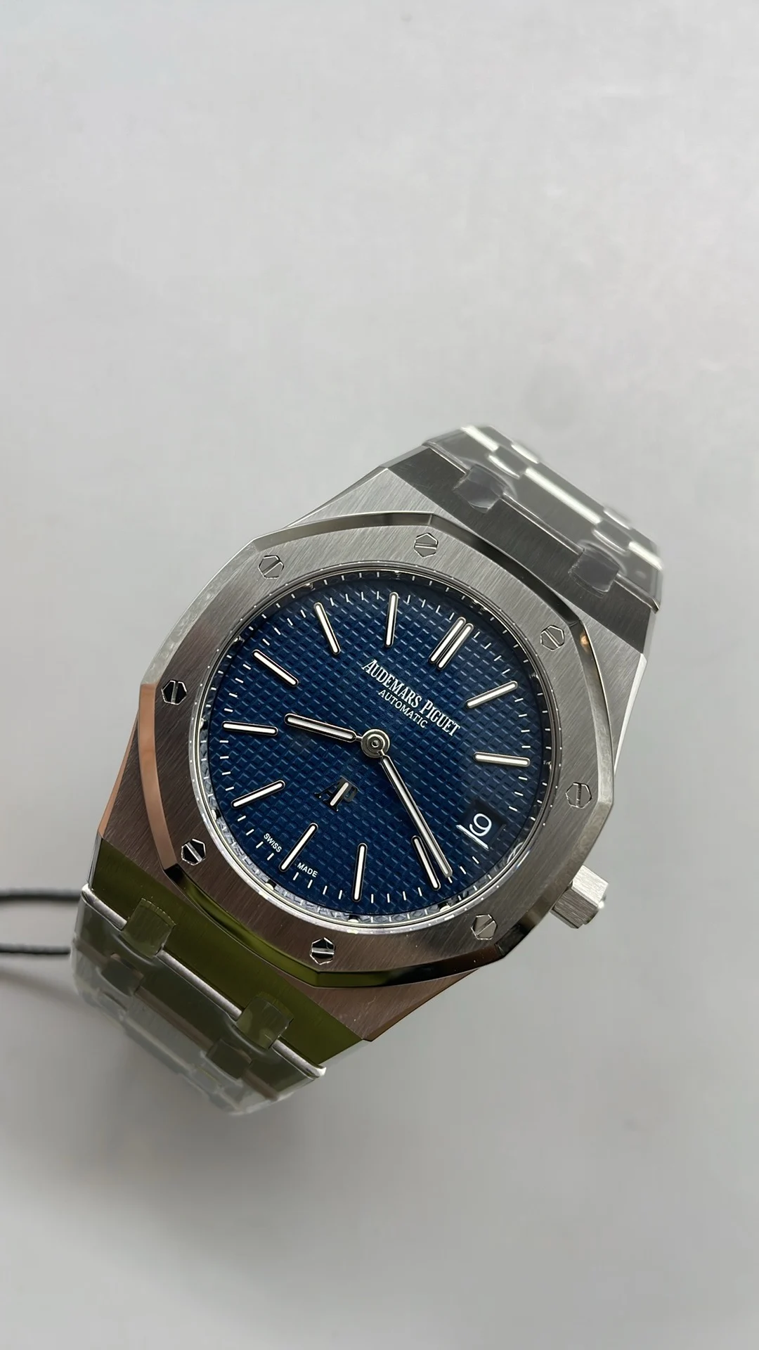 Zf, 39mm, 16202 — photographed off the sweep