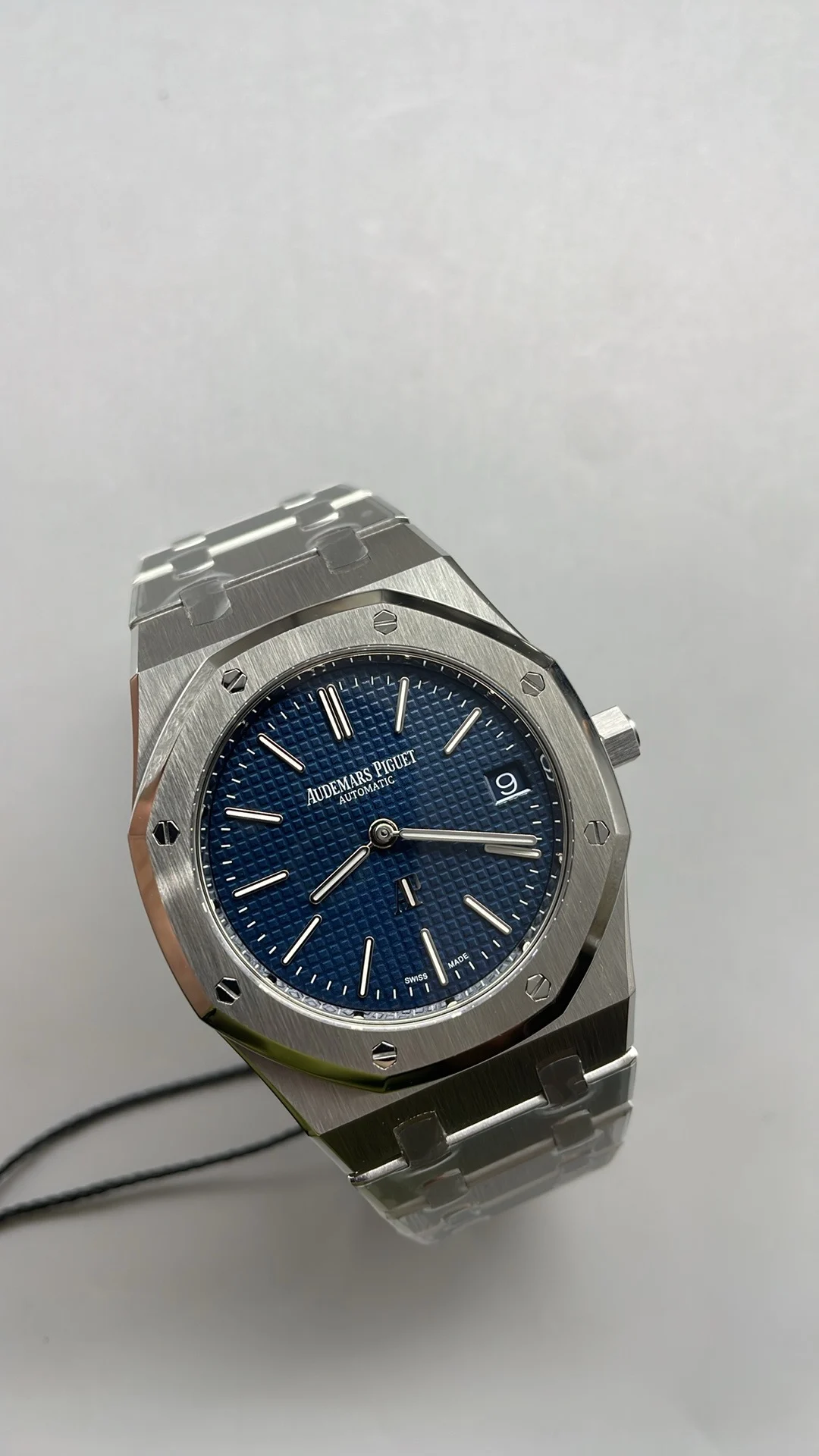 Zf, 39mm, 16202 — photographed off the sweep