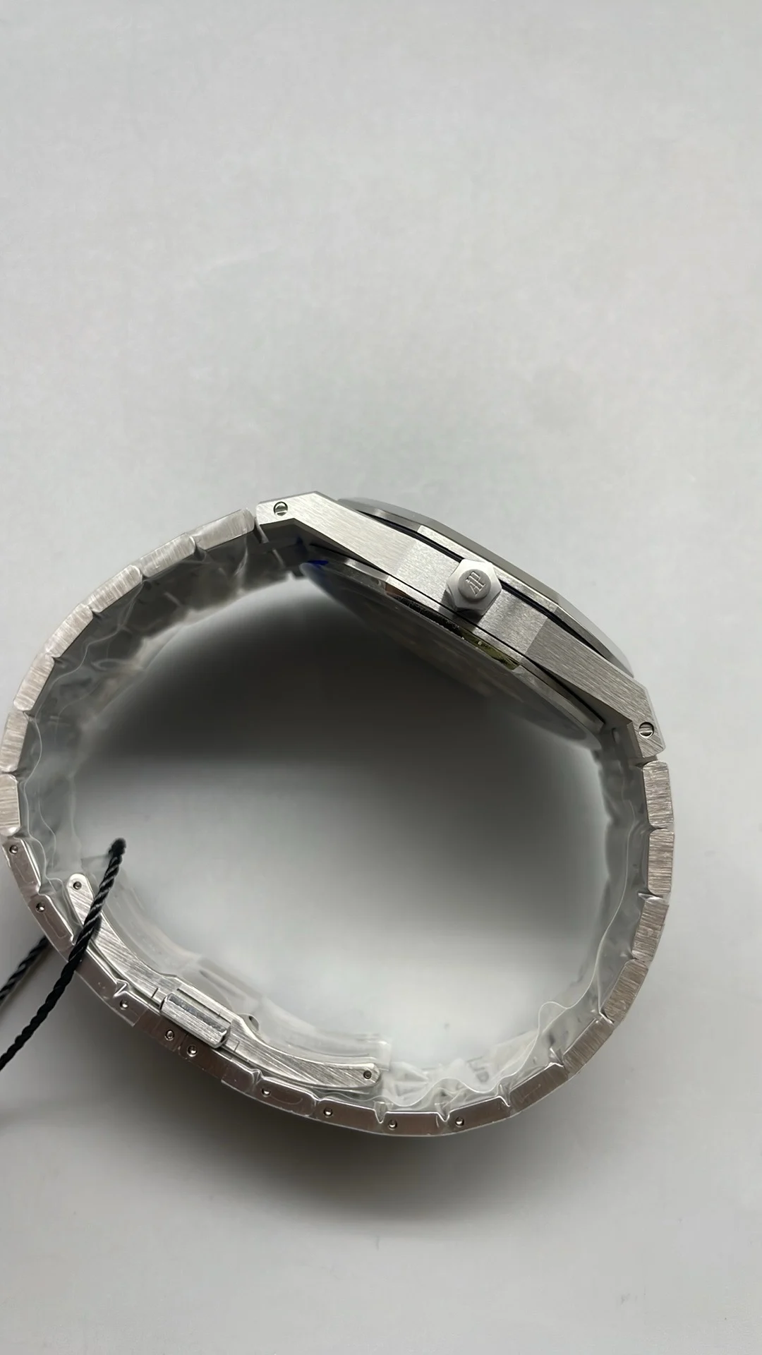 Zf, 39mm, 16202 — photographed off the sweep