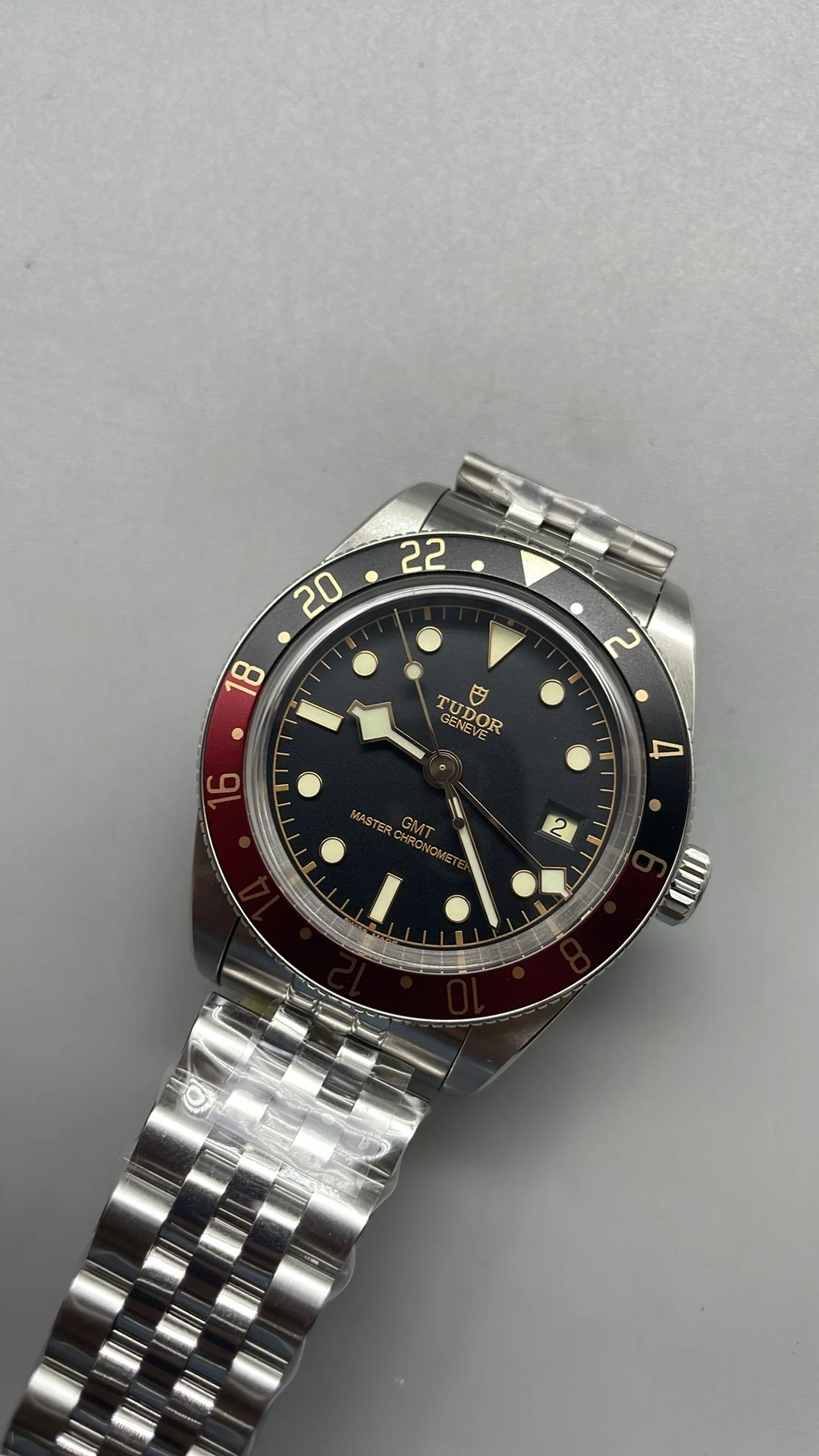 ZF, 39mm, gold bezel, GMT — photographed off the sweep
