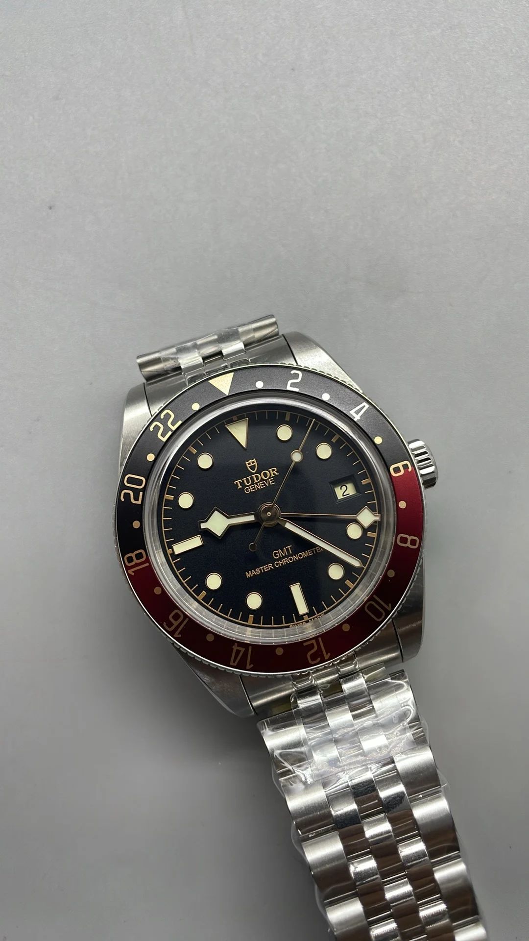 ZF, 39mm, gold bezel, GMT — photographed off the sweep