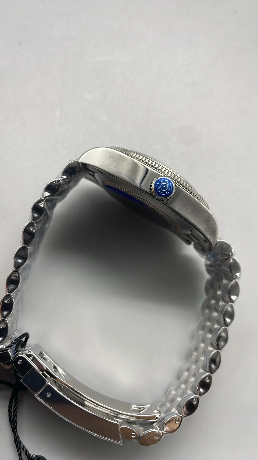 ZF, 39mm, gold bezel, GMT — photographed off the sweep