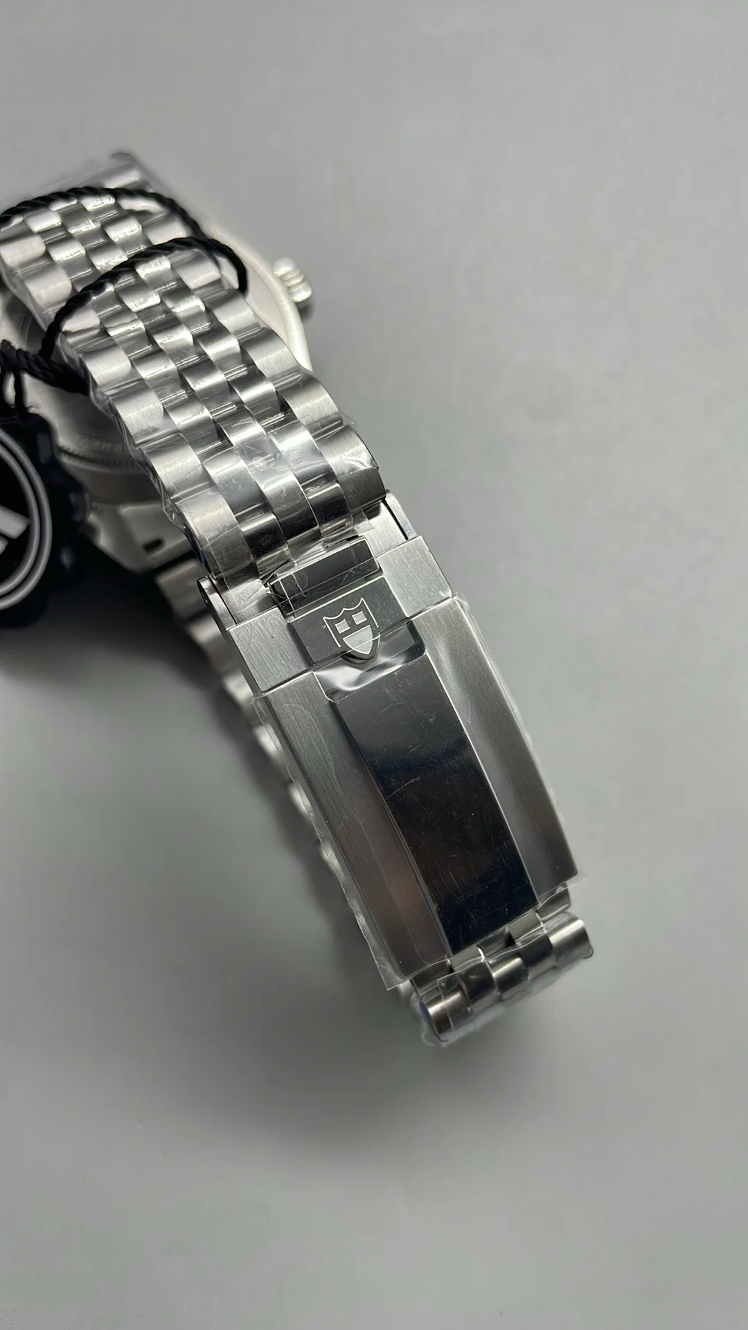 ZF, 39mm, gold bezel, GMT — photographed off the sweep